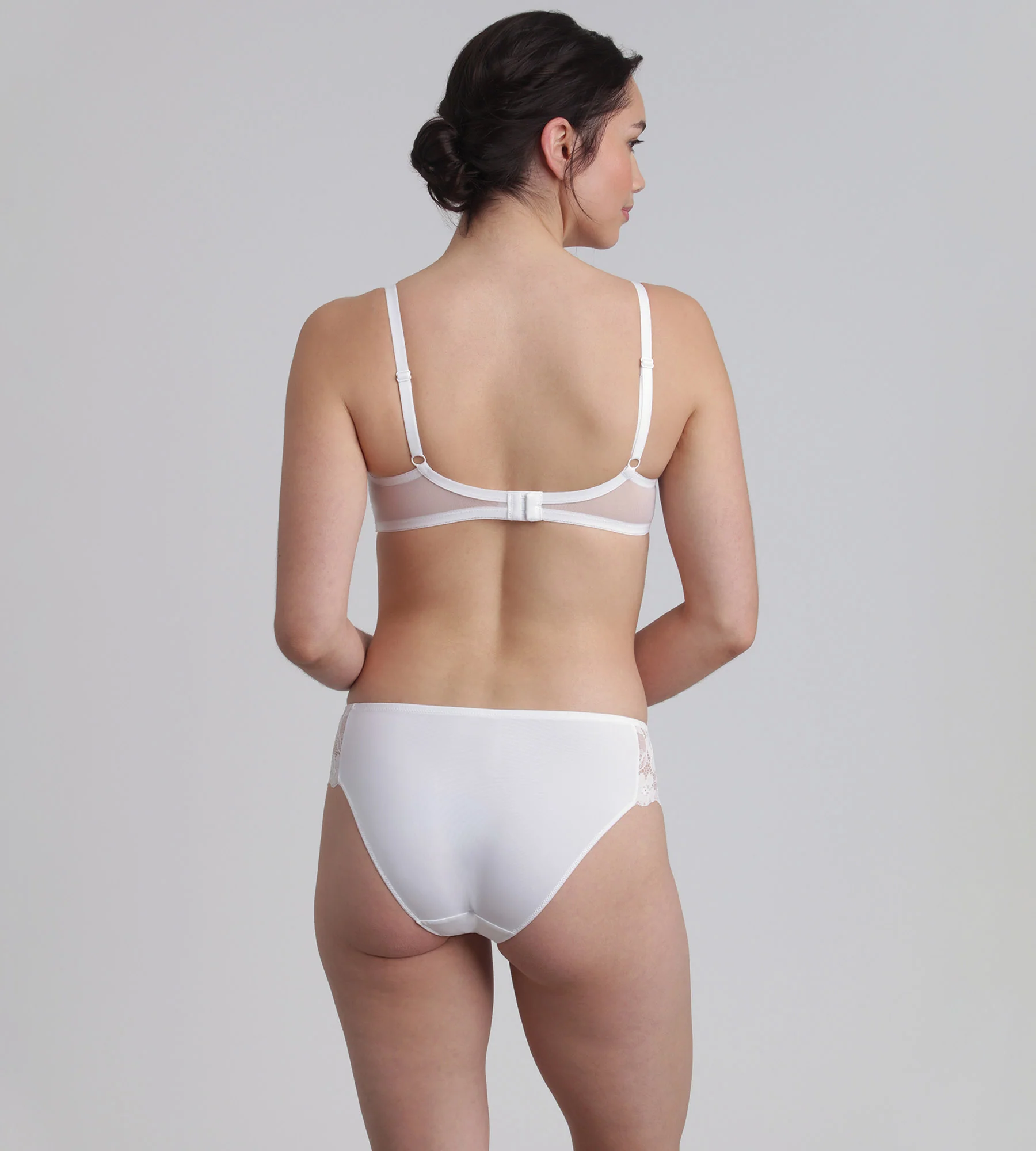 Reggiseno balconcino con ferretto bianco Essential Elegance - Image 4