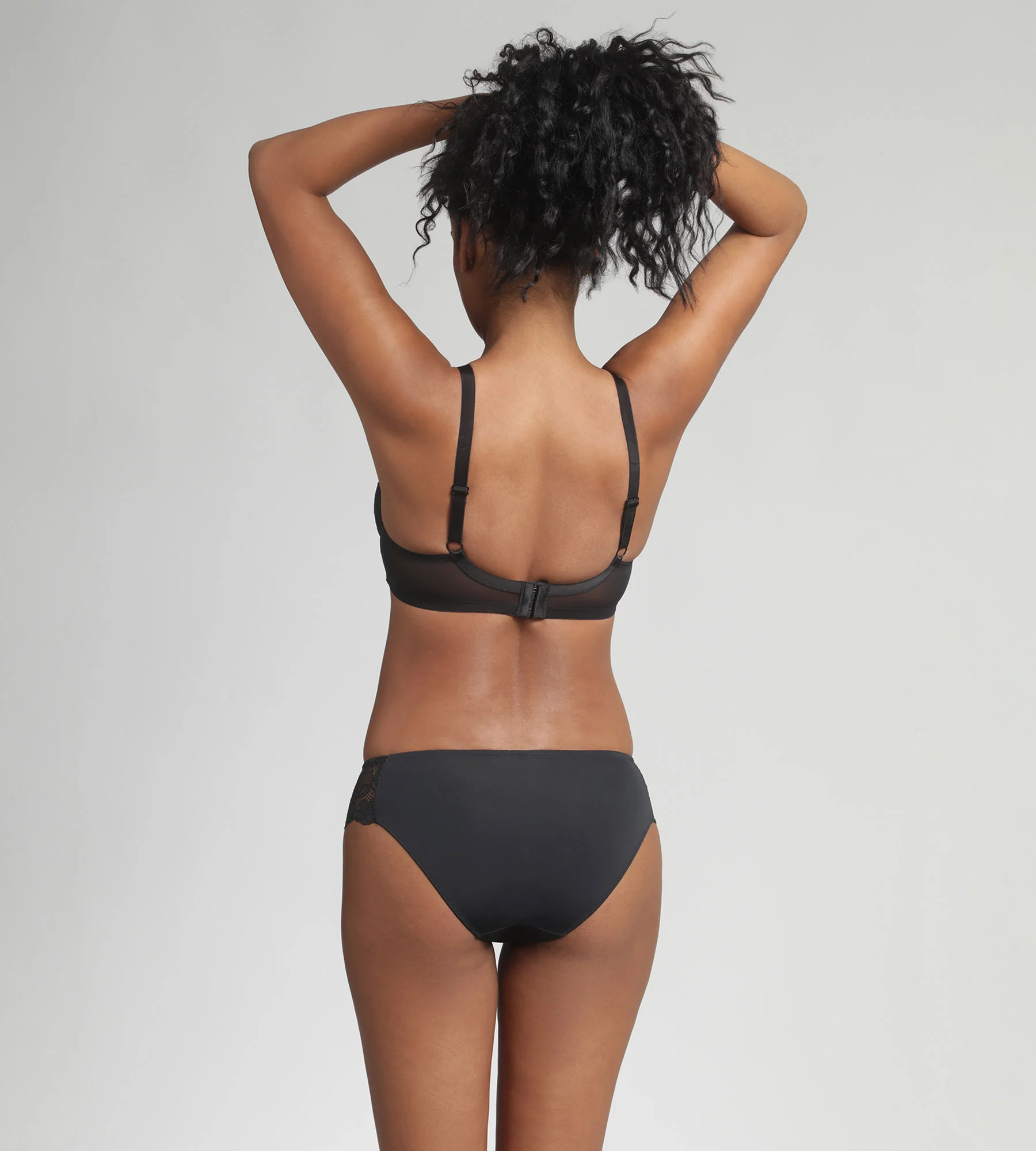 Reggiseno balconcino con ferretto nero Essential Elegance - Image 4