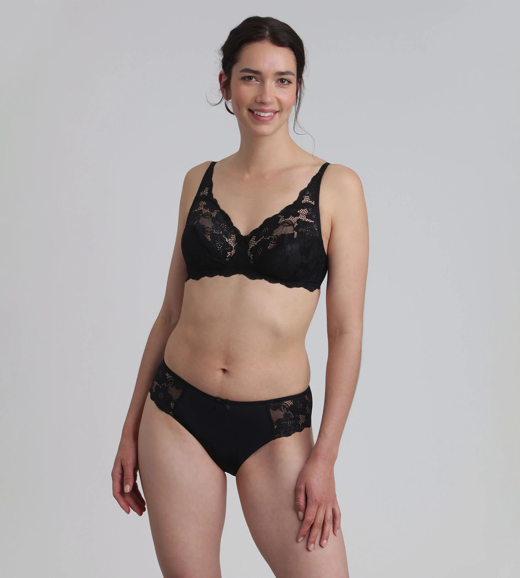 Slip mini in pizzo nero Essential Elegance - Image 3